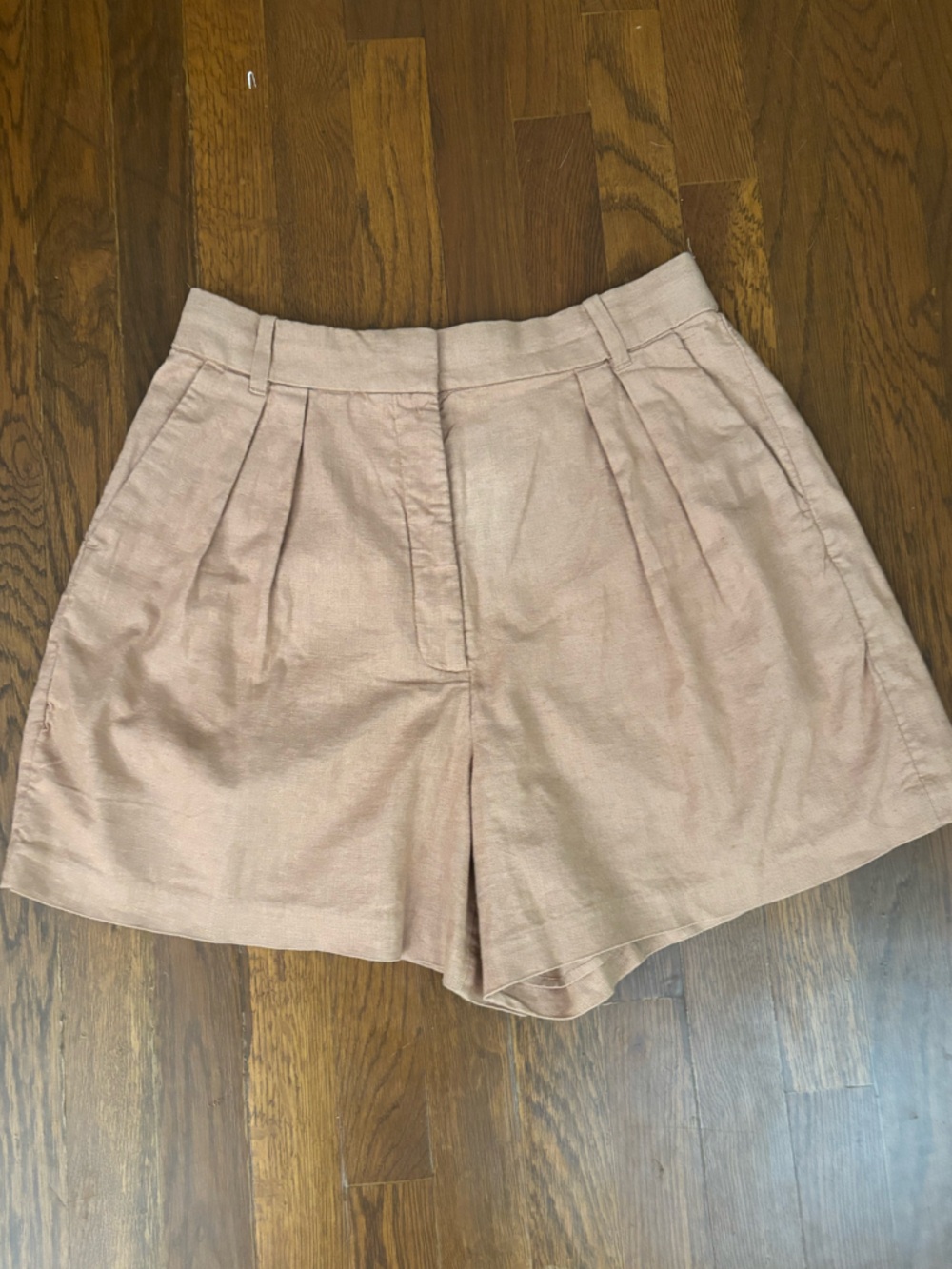 Abercrombie & Fitch High-Rise Pleated Linen Blend Shorts in Medium.